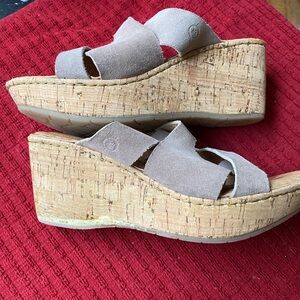 E: Born open toe clog - mule slip on wedge sandal - light toupe sz 7 - comfy!